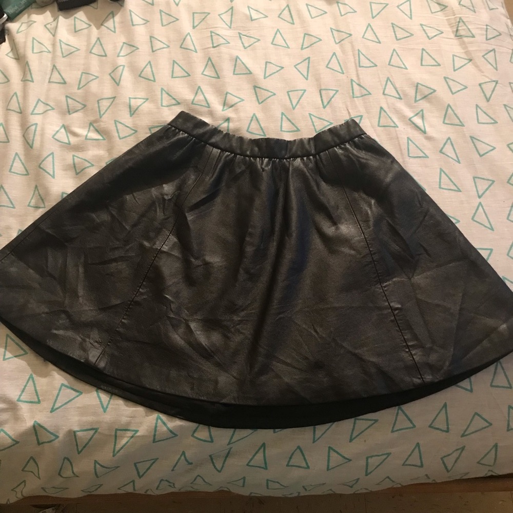 📍H&M Skater skirt 📍